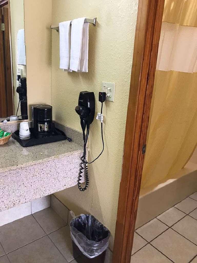 Americas Best Value Inn-Indianola Room photo