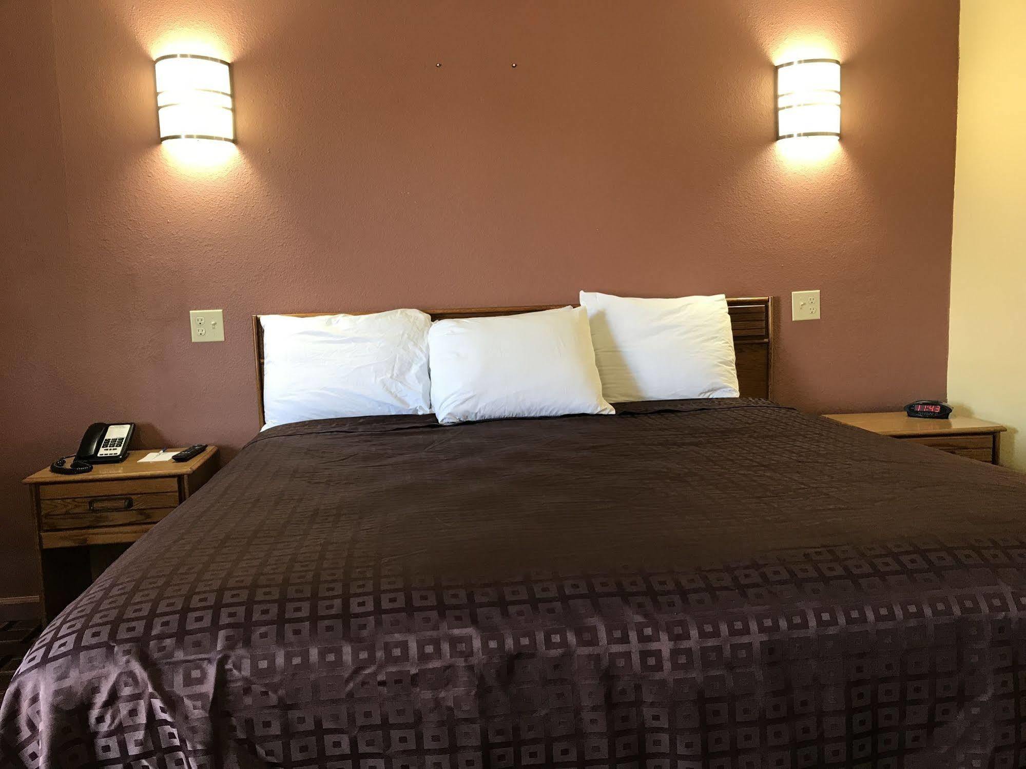 Americas Best Value Inn-Indianola Exterior photo