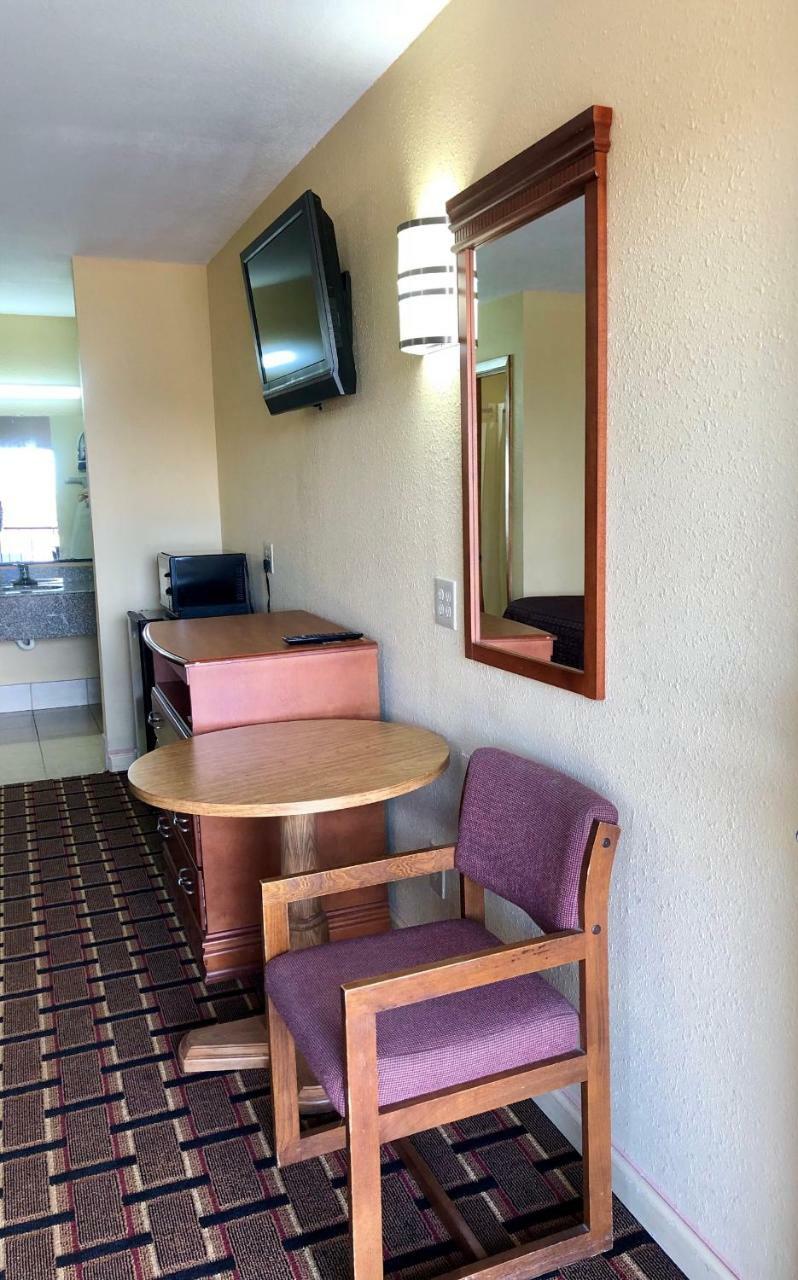 Americas Best Value Inn-Indianola Exterior photo