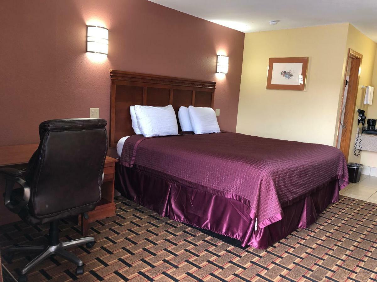 Americas Best Value Inn-Indianola Exterior photo