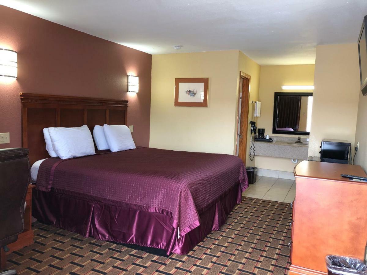 Americas Best Value Inn-Indianola Exterior photo